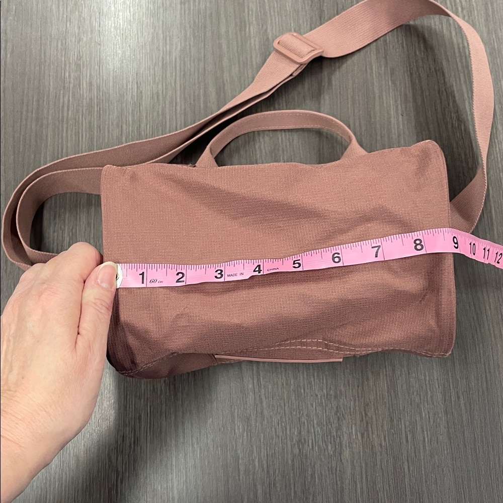 gymshark mini holdall bag  brick brown - Picture 9 of 13